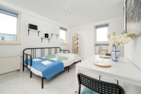 Jasne i Przytulne Studio Blisko Parku we Wrocławiu by Noclegi Renters